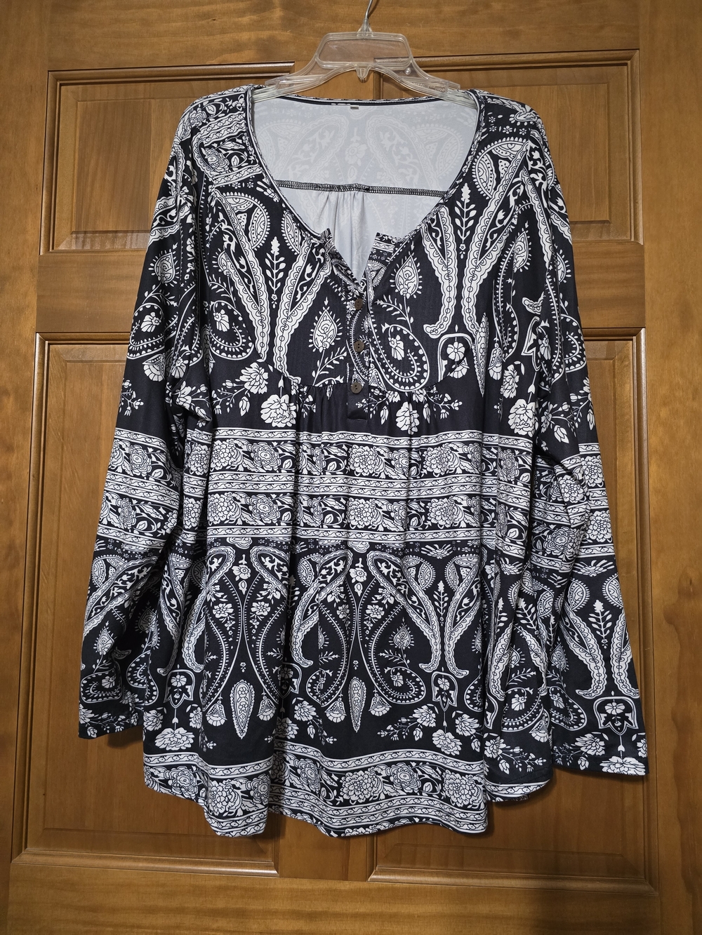 Boho Paisley V-Neck Long-Sleeve Top - Black/White